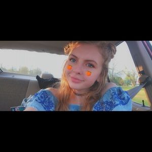 Meet your Posher, Chloe